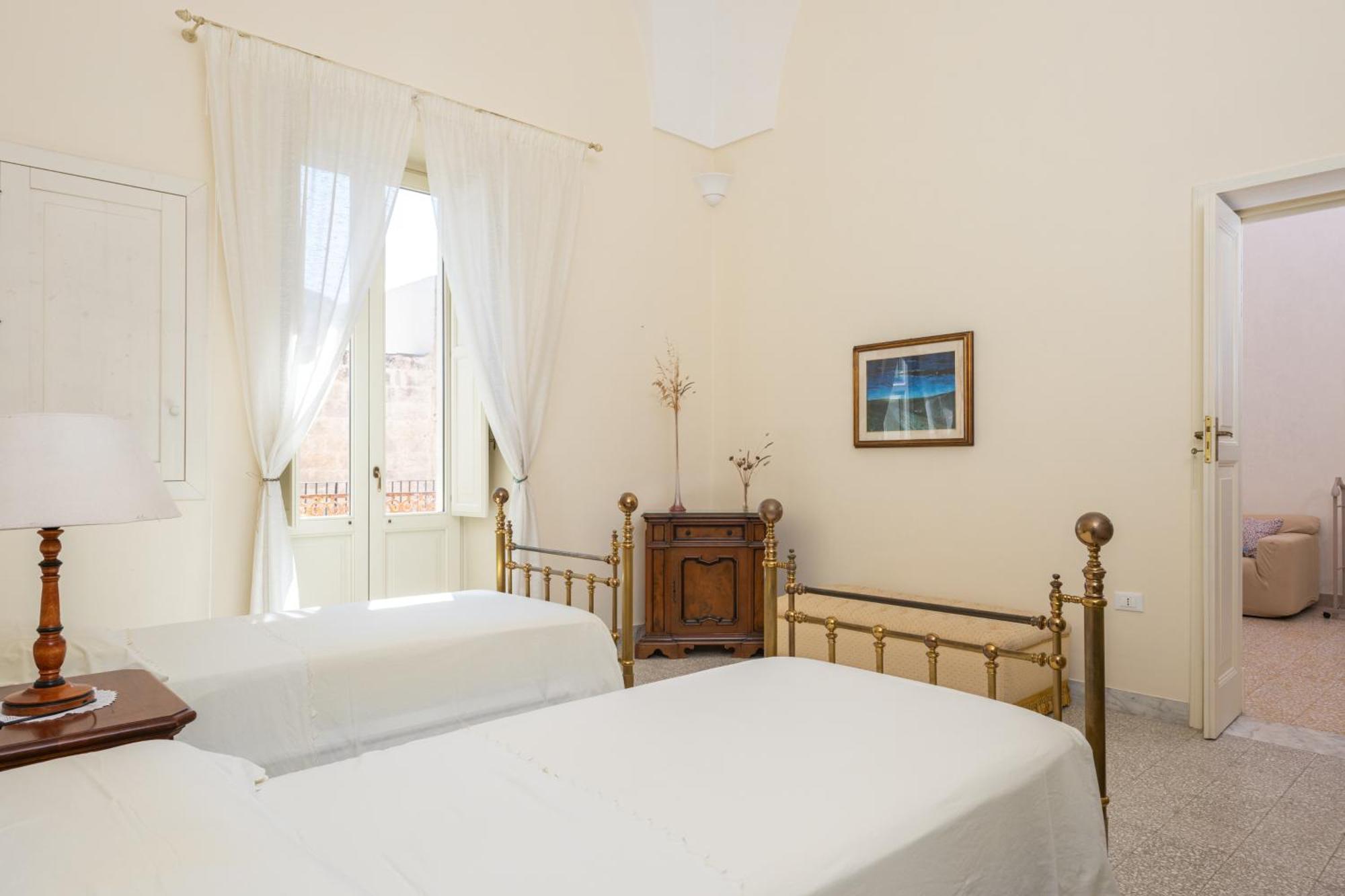Palazzo Rizzo Hotel Spongano Exterior photo