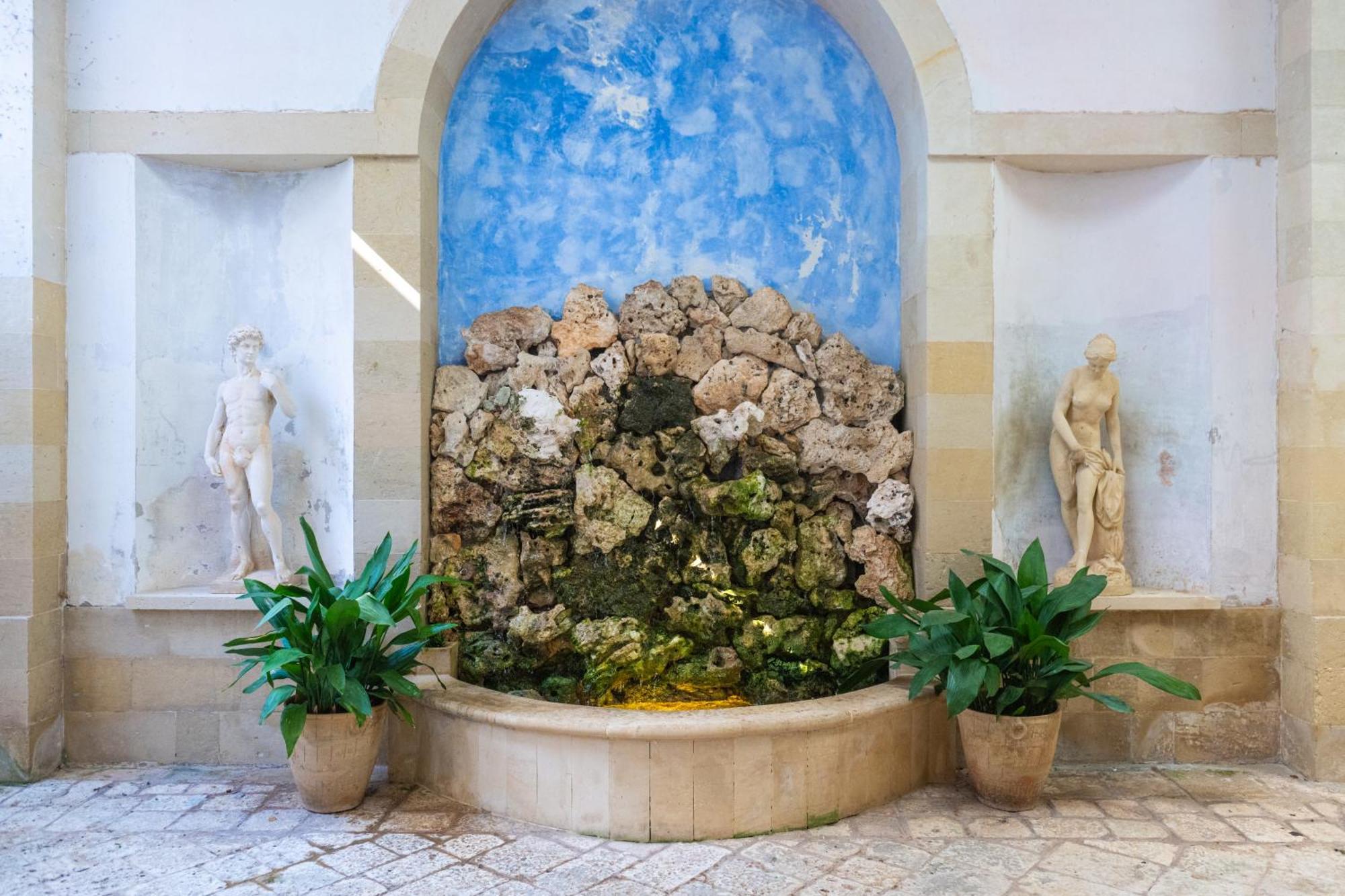 Palazzo Rizzo Hotel Spongano Exterior photo